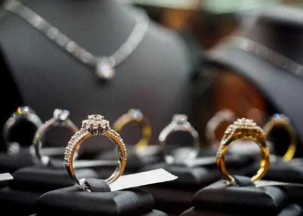 Jasa RFID untuk Jewelry: Solusi Keamanan dan Manajemen Stok yang Canggih